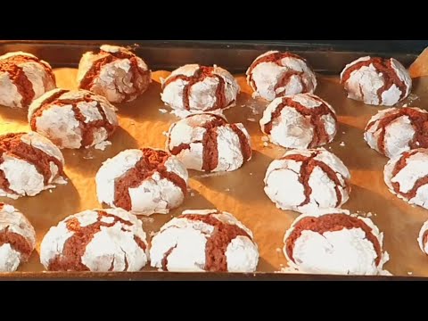 Crackly Chocolate Cakes