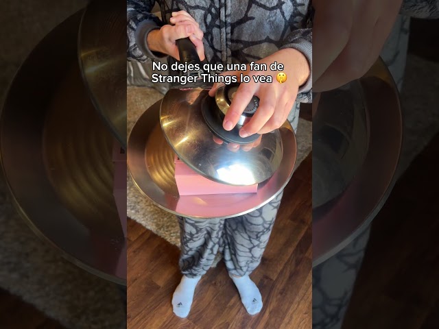 Vídeo relacionado con JiXUN Excelente Colgante con Monster Carta Stranger Things Charms Letras Collar de Cuentas Película Joyería Collar Handstamped Alfabeto para Cumpleaños, San Valentín, Aniversario - N592