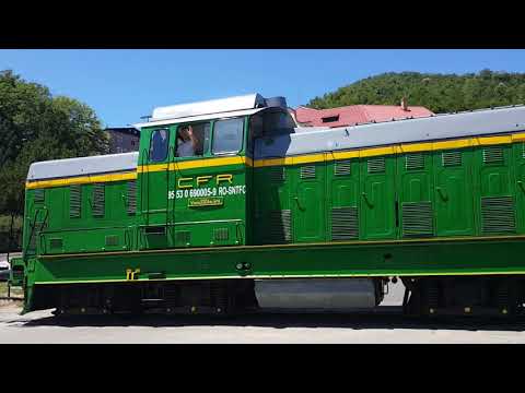 Linia Oravita-Anina intrare tren in Anina