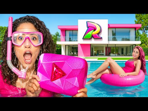 I SNEAKED INTO THE HOUSE OF FAMOUS YOUTUBERS!