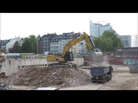 Excavator CAT 352 load truck