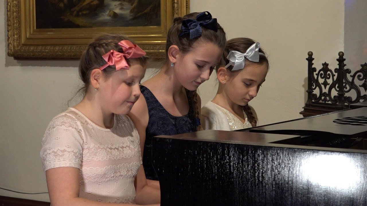 náhled z videa Vánoční koncert mladých klavíristů na zámku