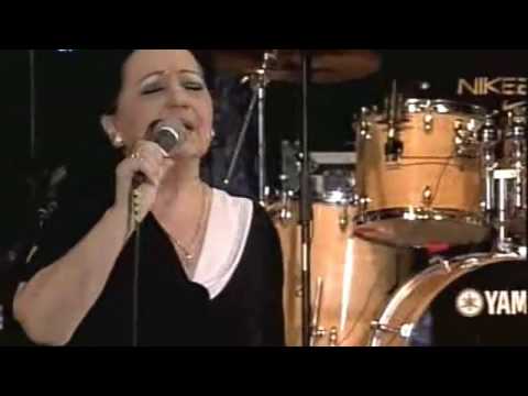 Λαμπράκη Χαρούλα - Γεννήθηκα για να πονώ (Live)