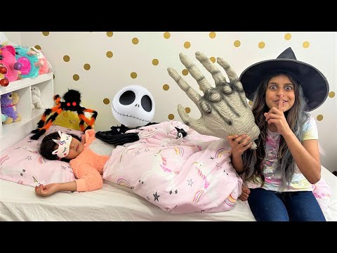 Deema Surprise Sally and decorates room for Halloween stories