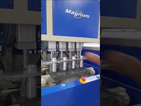 PET STRETCH BLOWING MACHINE 4 CAVITY