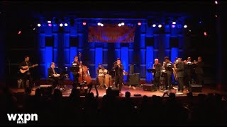 Orquesta Akokán - "A Gozar la Vida" -w- Percussion Intro LIVE