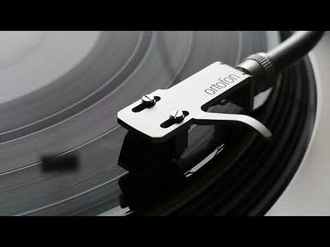 Trent Reznor & Atticus Ross - Hand Covers Bruise / In Motion (2010 HQ Vinyl Rip)