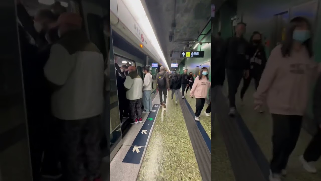 In mtr hong kong Amazing train station and crowd #hongkong #4k #tiktok #trending