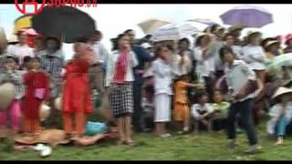 preview picture of video 'YouTube - 36Pho.vn -Hội Gióng làng Phù Đổng 2010.flv'