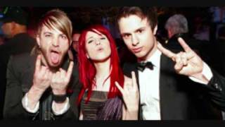 Paramore- Hello,Hello [with lyrics]