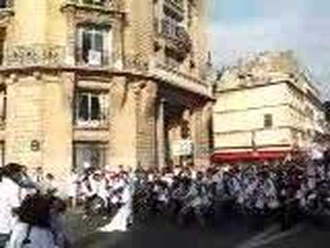 Haka à la manif de médecine à Paris