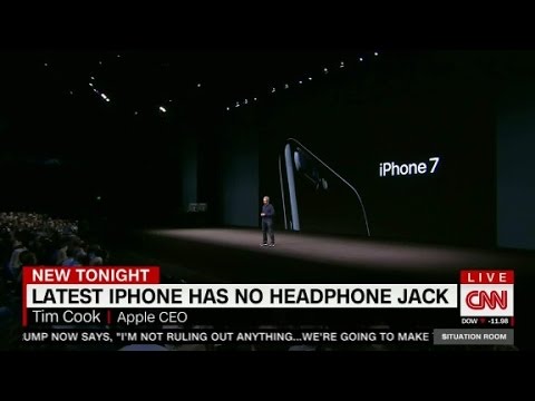 iPhone7 debuts, with no headphone jack