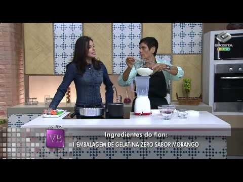 Flan com calda de frutas vermelhas