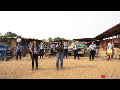 Banda Las Angelinas Ft. Sarah La Morena - La Yaquesita (En Vivo)