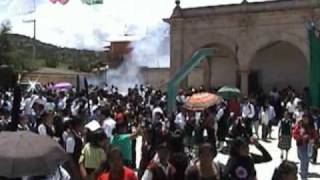preview picture of video 'Desfile cívico 15 de Septiembre del 2009 en Suchilquitongo.'