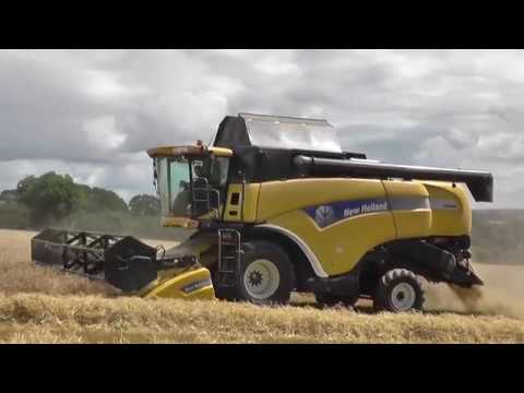 Harvest 2017 New Holland CX8090 Combine Harvester