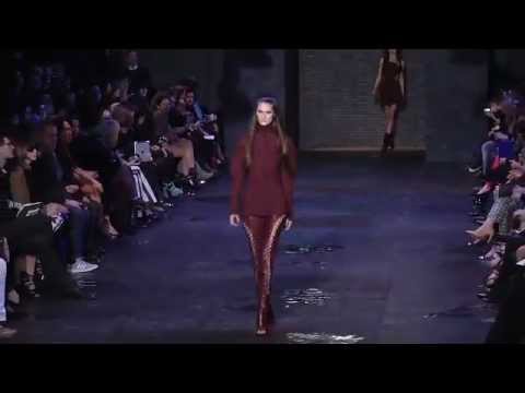 Versus Women's Wear Runway Fall/Winter 2012-13 by Trendstop.com