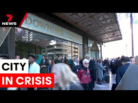 Burst water main causes chaos in the city | 7NEWS