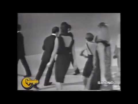 RENATO ZERO IN "MAMMA DAMMI LA PANNA"