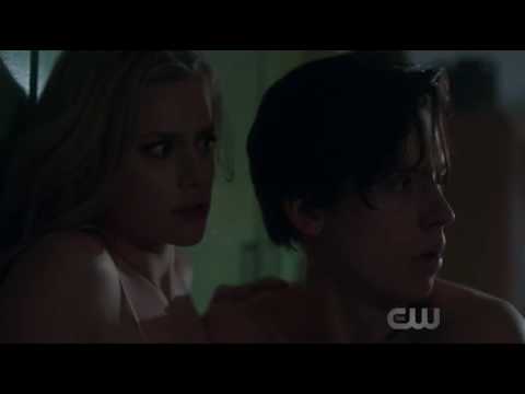 Riverdale - 1x13: Jughead becomes a serpent, Archie & Veronica together & Cheryl burns her house