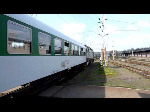 754 016 s R 1445 odjíždí ze stanice Valašské Meziříčí