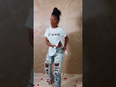 How to achieve this cut up tshirt look.  V cut style. @shopiammi