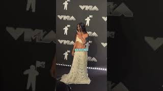 Download lagu Sabrina Carpenter & Katy Perry Had the Funniest Wait Before Performing mp3