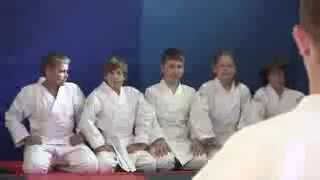 Trening ju jitsu - sportowe zajęcia pozalekcyjne w Szkole Podstawowej w Tomaszowicach