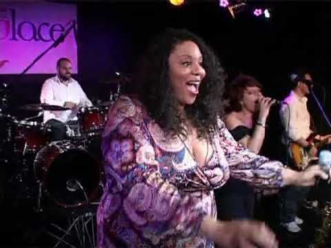ADIKA PONGO feat Wendy Lewis - Waves of Luv (Live@The Place 2010)