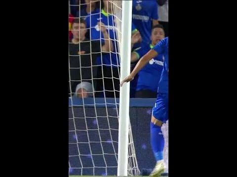 David Soria saves Getafe CF! 🧤💯  #shorts #laligaeasports #soria #getafe #barça