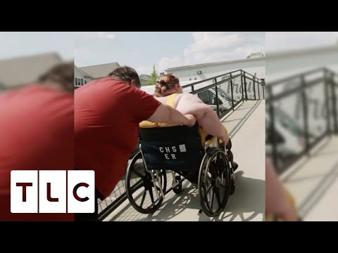 Chris Falls While Pushing Tammy Up A Ramp #shorts #1000lbsisters
