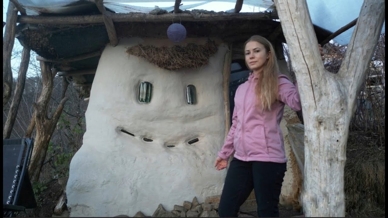 Si-a construit SINGUR Casa la marginea Padurii