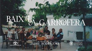 Baix la garrofera