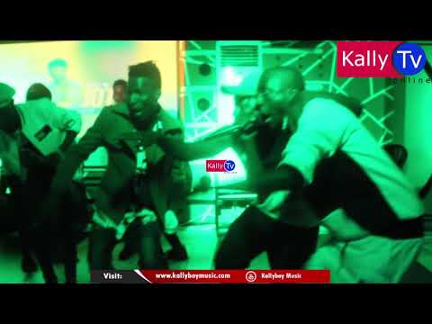 FULL VIDEO YA LAKEZONIA WALIVYO KIWASHA KWENYE SHOW YA NYANZA FESTIVAL