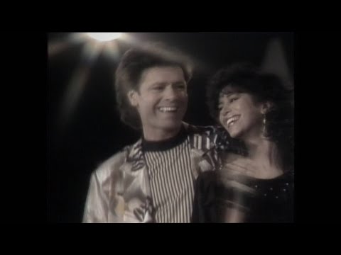 Ofra Haza & Cliff Richard (live in Israel, Yom Ha'atzmaut, 1988) קליף ריצ'רד עפרה חזה