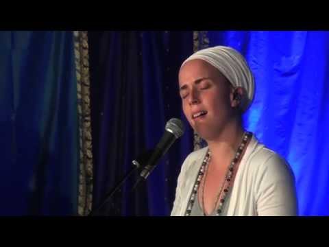 Nirinjan Kaur Sings "Samrath Guru" Live at Sat Nam Fest