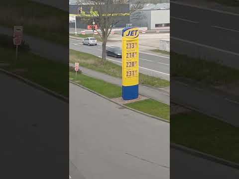 #наверноешутка А что советует ваша "умная" колонка?