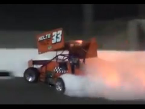 Hard Crash - King of the Wing Sprint Cars - Kern County Raceway