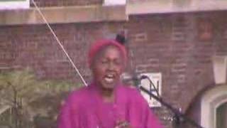 Odetta sings Leadbelly's Rock Island Line