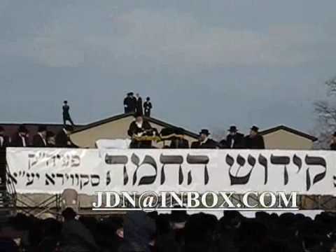 Birkas hachama with Skverer rebbe in New Square