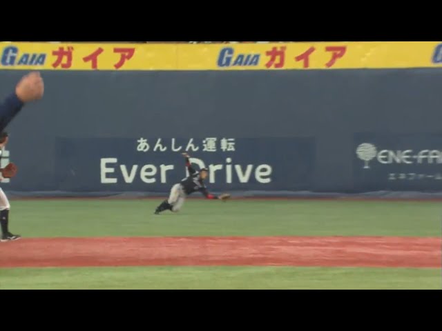 【8回裏】マリーンズ・加藤 ピンチを救うダイビングキャッチ!! 2017/7/9 Bs-M