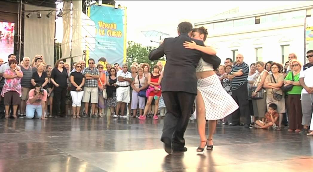 Verano en la Ciudad: exhibición de los bailarines Mario de Camillis y Bárbara Wainnright