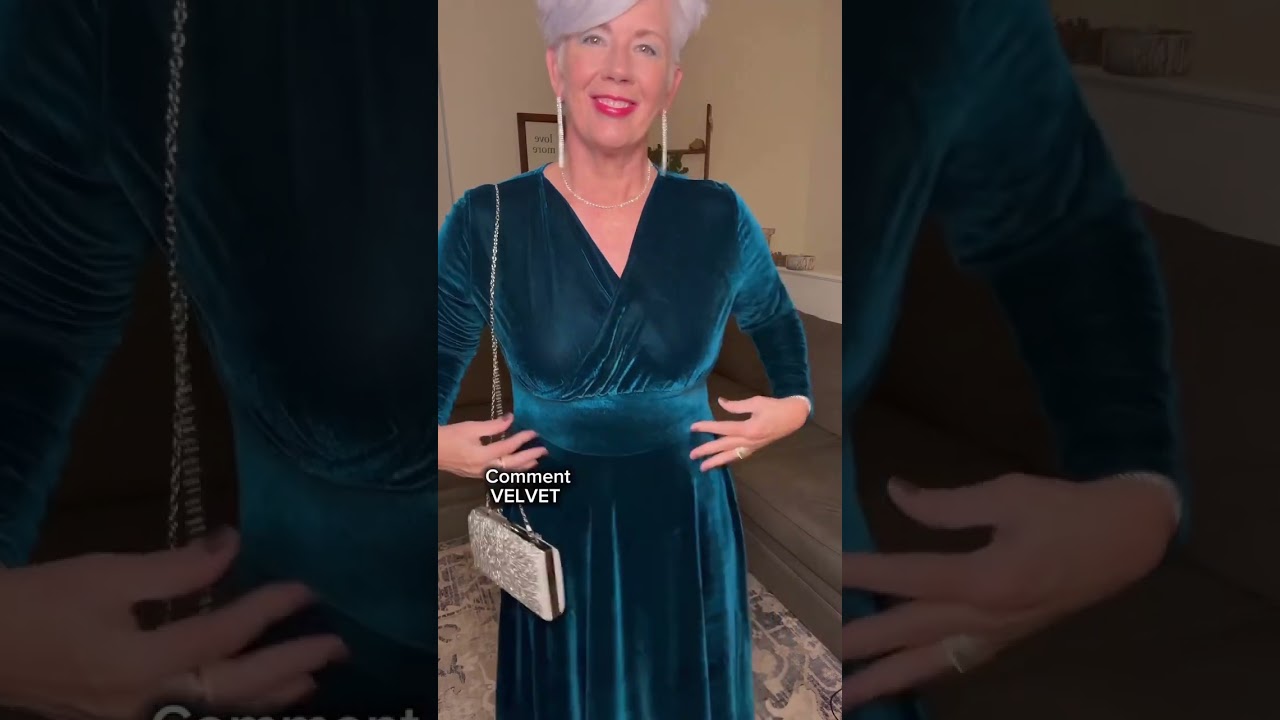 this holiday dress is comfy enough that I might actually stay for the whole party 😉🎄✨ Because at