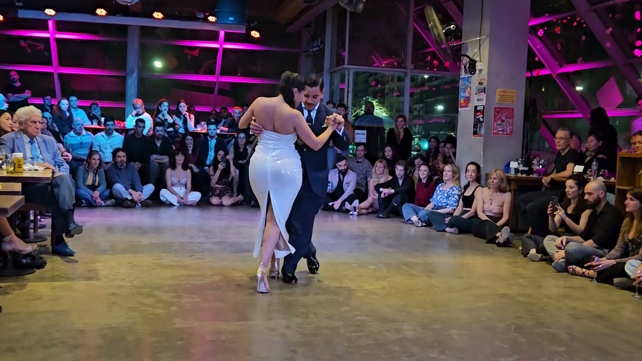 Video thumbnail for Fatima Caracoch & Brenno Marques at Muy Martes (2 of 4)