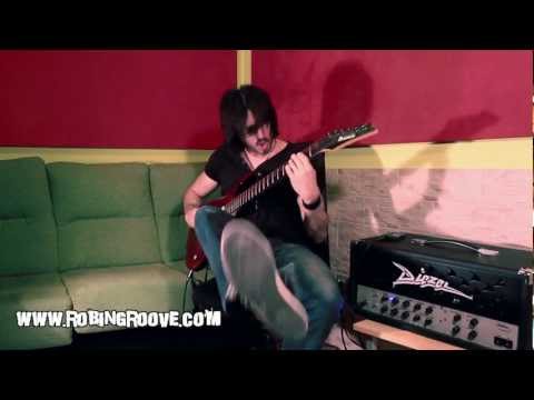 Tony Pereyra grabando guitarra en Robin Groove Estudios 1/2
