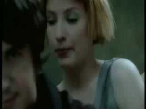 Video per il significato della canzone Kiss me di Sixpence None The Richer