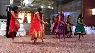 Nandita &amp; Prateek&#39;s Engagement - Dancing to Chor Bazari