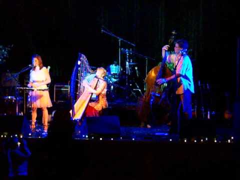 Ruth Acuff 2013-06-29 Blue Note - Dark Blue Dark Green