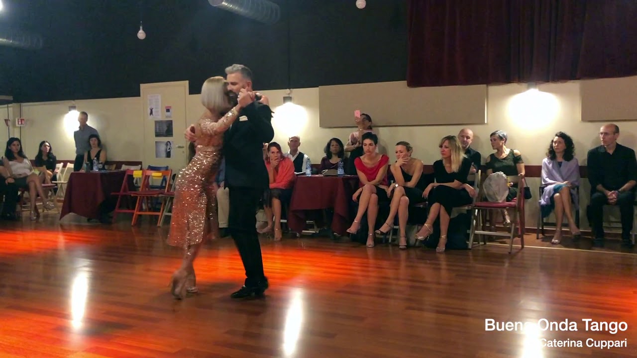 Video thumbnail for Claudio Gonzalez y Julia Urruty - Tango 1