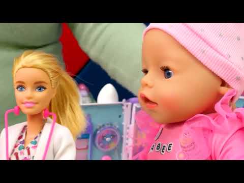 Jeu de docteur avec la poupée Baby Born – petite histoire du quotidien